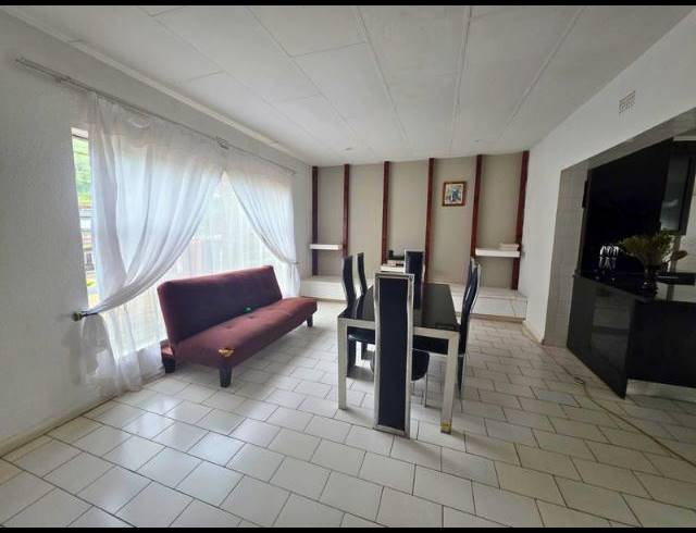 5 BEDROOM HOUSE FOR SALE IN GLEN MARAIS